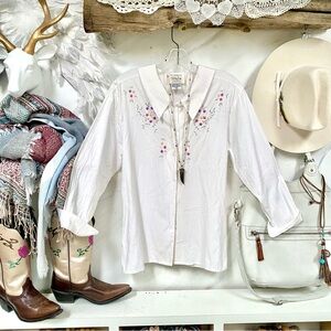 Prairie/farmhouse vibe embroidered boho blouse w country shabby chin feel